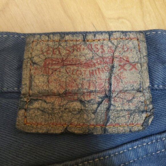 ➤ Levi's® Red Tab Cut Off Studs Shorts RP 4 LF ➤ Rihanna‘s Ragged Priest  ➤ Navy - Picture 13 of 14